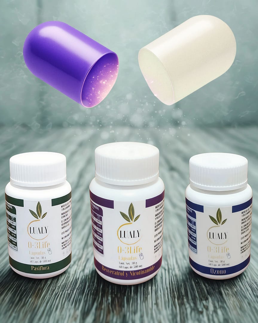 Tres frascos de suplementos Lualy O-3Life (Pasiflora, Resveratrol y Ozono) con una cápsula abierta en el aire, simbolizando los ingredientes activos y la potencia del ozono.